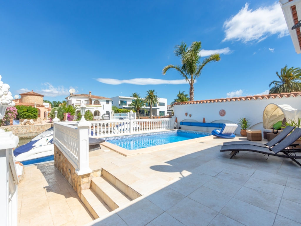 Votre villa de rêve à Empuriabrava vous attend