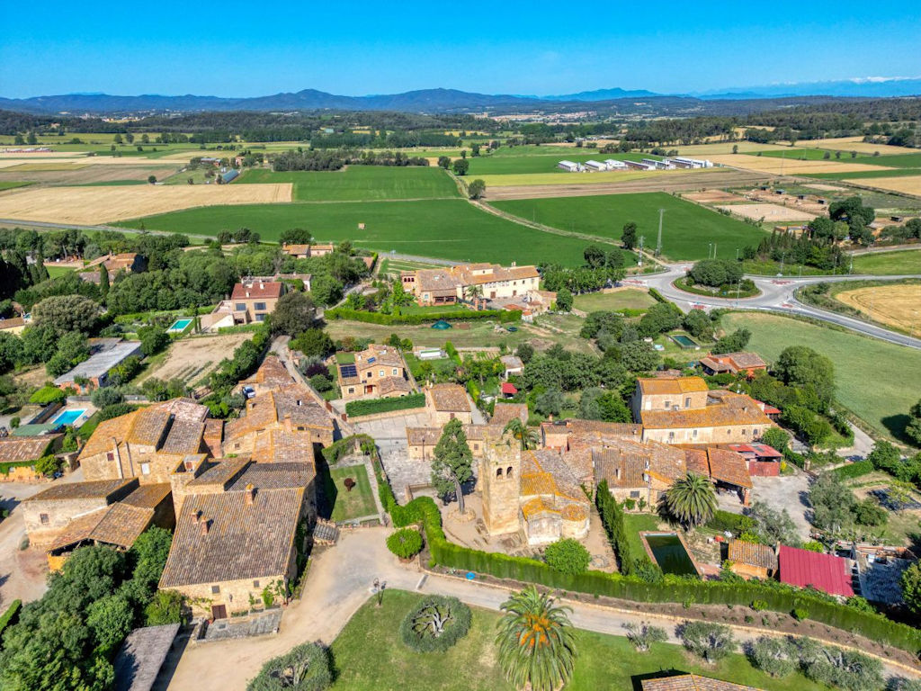 Tour de Découverte à Canapost : Charme Historique et Beauté Naturelle en Catalogne