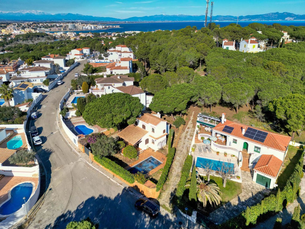 ferienhaus escala privater pool mieten 1