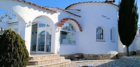 AM 614 Ferienvilla für 6 Personen mit einem privaten Pool und Bootsanleger in Empuriabrava an der Costa Brava