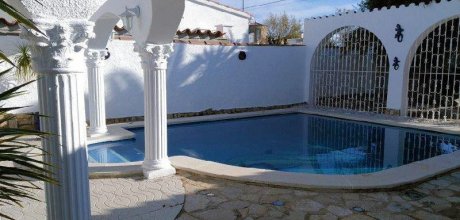AM 614 Ferienvilla für 6 Personen mit einem privaten Pool und Bootsanleger in Empuriabrava an der Costa Brava