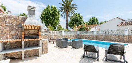 AM 806 Moderne Ferienvilla für 8 Personen mit einem privaten Pool in Empuriabrava an der Costa Brava