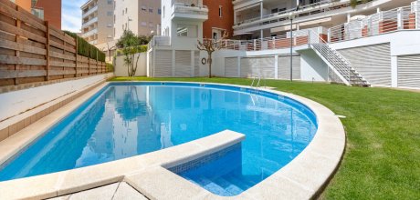 LL 105 Moderne Ferienwohnung für 2/4 Personen mit einem Schwimmbad bei Lloret de Mar in Fenals