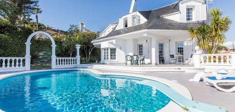 BL 819 Exklusive Ferienvilla für 9 Personen mit privat Pool und Meerblick in Blanes Costa Brava