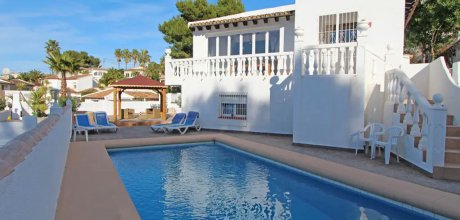 MO 421 Moderne Ferienvilla für 4 Personen mit einem privaten Pool in Moraira an der Costa Blanca