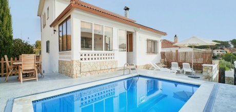 BL 902 Villa pour 10 personnes avec une piscine privée à Blanes sur la Costa Brava