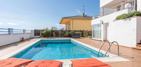 BL 904 Ferienvilla für 10 Personen mit einem privaten Pool und Meerblick in Blanes an der Costa Brava