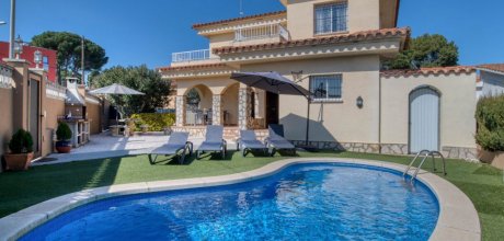 EC 814 Ferienvilla für 8 Personen mit einem privaten Pool in l'Escala an der Costa Brava