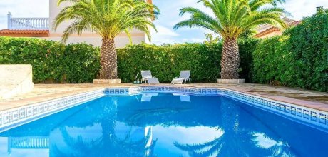 MM 917 holiday villa for 10 persons with a private pool and sea views in Miami Playa on the Costa Dorada