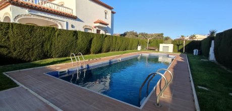 MM 318 Holiday home for 6 persons with communal pool in Miami Playa on the Costa Dorada
