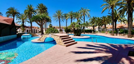 DE 303/2 Strandnaher Bungalow für 4 Personen mit Anschluss an einen Ferienpark mit Schwimmbad in Dénia an der Costa Blanca