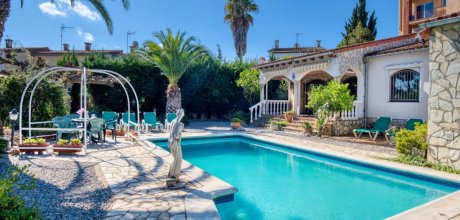 EC 616 Moderne Ferienvilla für 6 Personen mit privatem Pool in Spanien in l'Escala an der Costa Brava