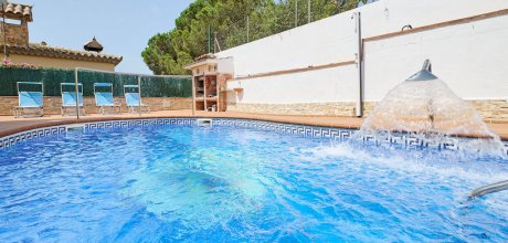 BL 910 Ferienvilla für 12 Personen mit einem privaten Pool und Meerblick in Blanes an der Costa Brava in Spanien