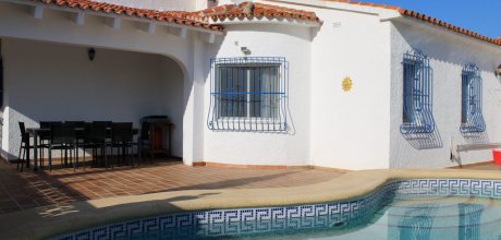 DE 810 Modernes Ferienhaus für 9 Personen mit privatem Pool in Dénia an der Costa Blanca in Spanien
