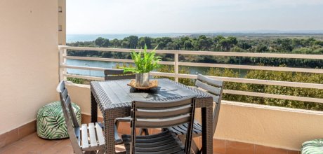 AM 107/2 Moderne Ferienwohnung für 2/3 Personen mit Meerblick in Empuriabrava an der Costa Brava