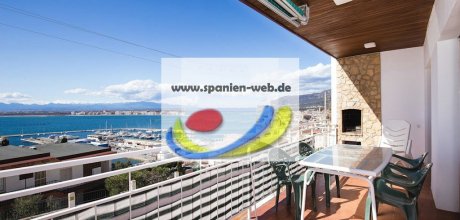 RS 131/2 Modern holiday apartment for 5 persons with sea views at the port of Rosas on the Costa Brava