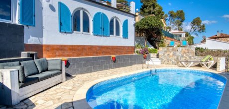 PP 812 Exclusive holiday villa for 9 persons with private pool and panoramic sea views on Playa de Pals on the Costa Brava