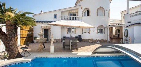 AM 611 Ferienvilla für 6/7 Personen mit privatem Pool und Bootsanleger in Empuriabrava an der Costa Brava