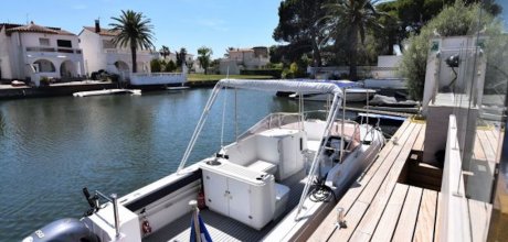AM 255 Modern holiday home for 8 persons with jetty and jacuzzi in Empuriabrava on the Costa Brava
