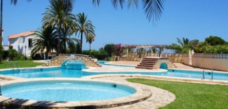 DE 305/2 Bungalow de vacances moderne pour 4 personnes avec connexion à un parc de vacances avec piscine à Dénia sur la Costa Blanca