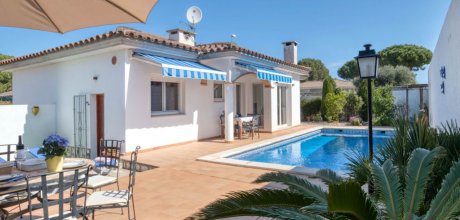 EC 614 Moderne Ferienvilla für 6 Personen mit einem privaten Pool in l'Escala an der Costa Brava