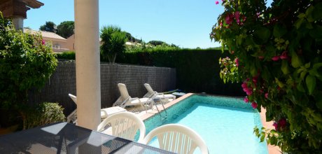 EC 612 Villa moderna para 6 personas con una piscina privada en l`Escala en la Costa Brava