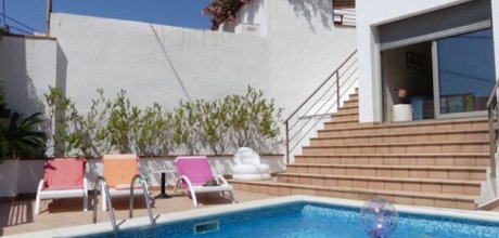 RS 615 Holiday home for 6 persons near the beach with a private pool in Roses on the Costa Brava