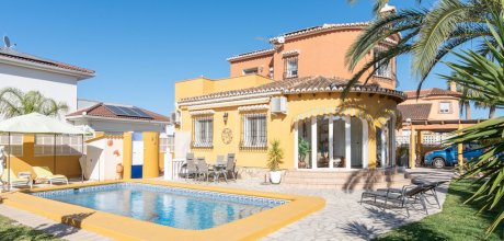 DE 401 Strandnahes Ferienhaus für 2 Personen mit privatem Pool in Dénia an der Costa Blanca