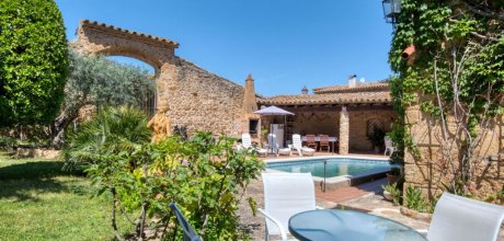 CA 904 Exklusives Landhaus für 8 Personen mit privatem Pool im Landesinneren von Katalonien an der Costa Brava