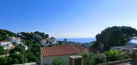 LL 604 Ferienvilla für 6 Personen mit einem privaten Pool und Meerblick bei Lloret de Mar an der Costa Brava