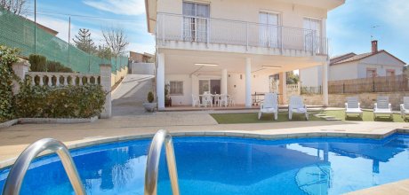 LL 912 Villa moderna para 10 personas con una piscina privada cerca de Lloret de Mar en la Costa Brava