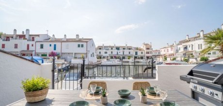 AM 244 Ferienhaus für 6 Personen mit Bootsplatz am Port Salins in Empuriabrava an der Costa Brava